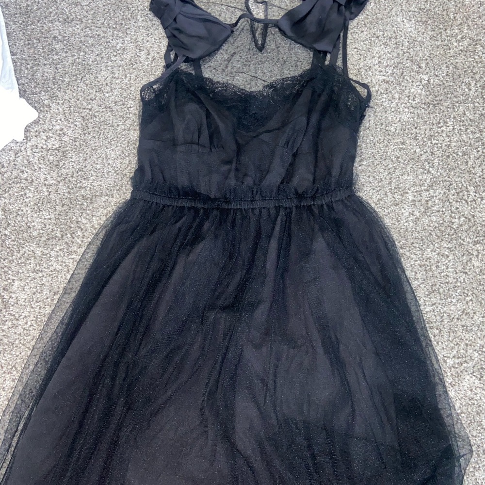 Black dress tool with bow